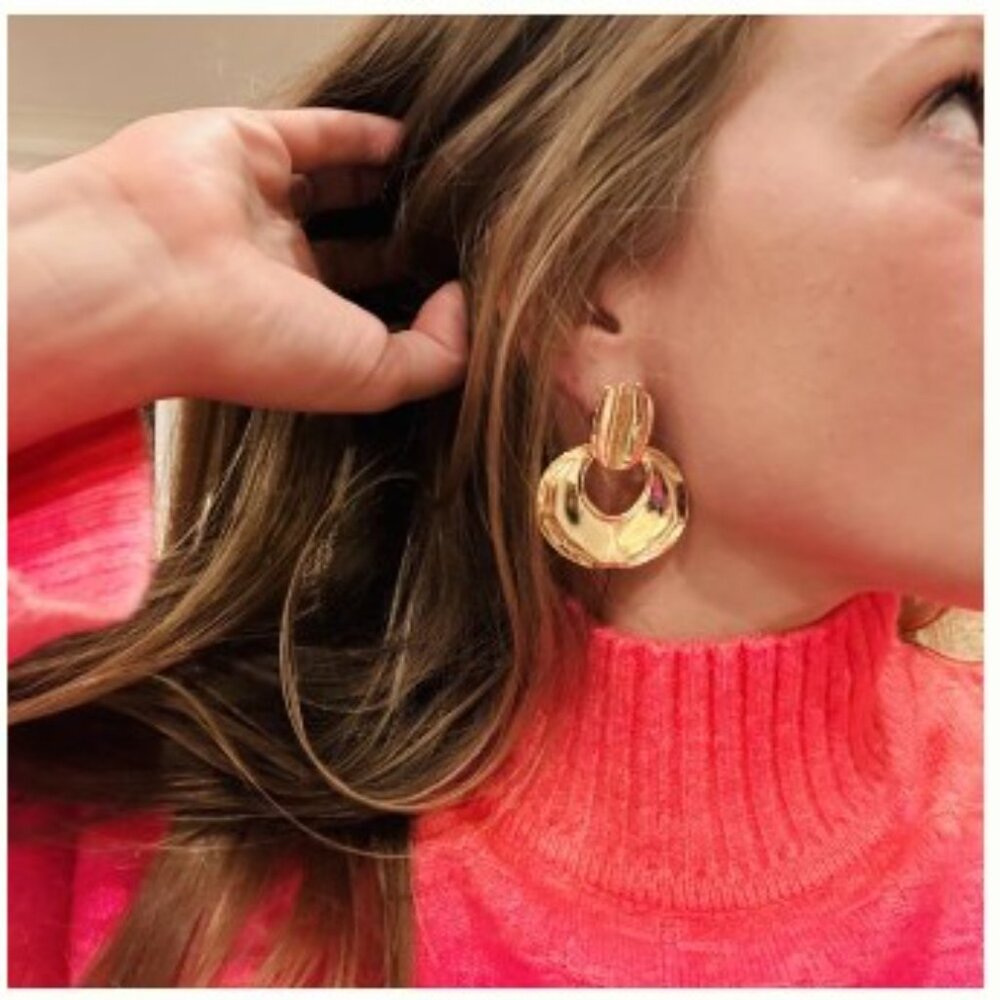 Grooved Drop Gold Statement Earrings - image 2